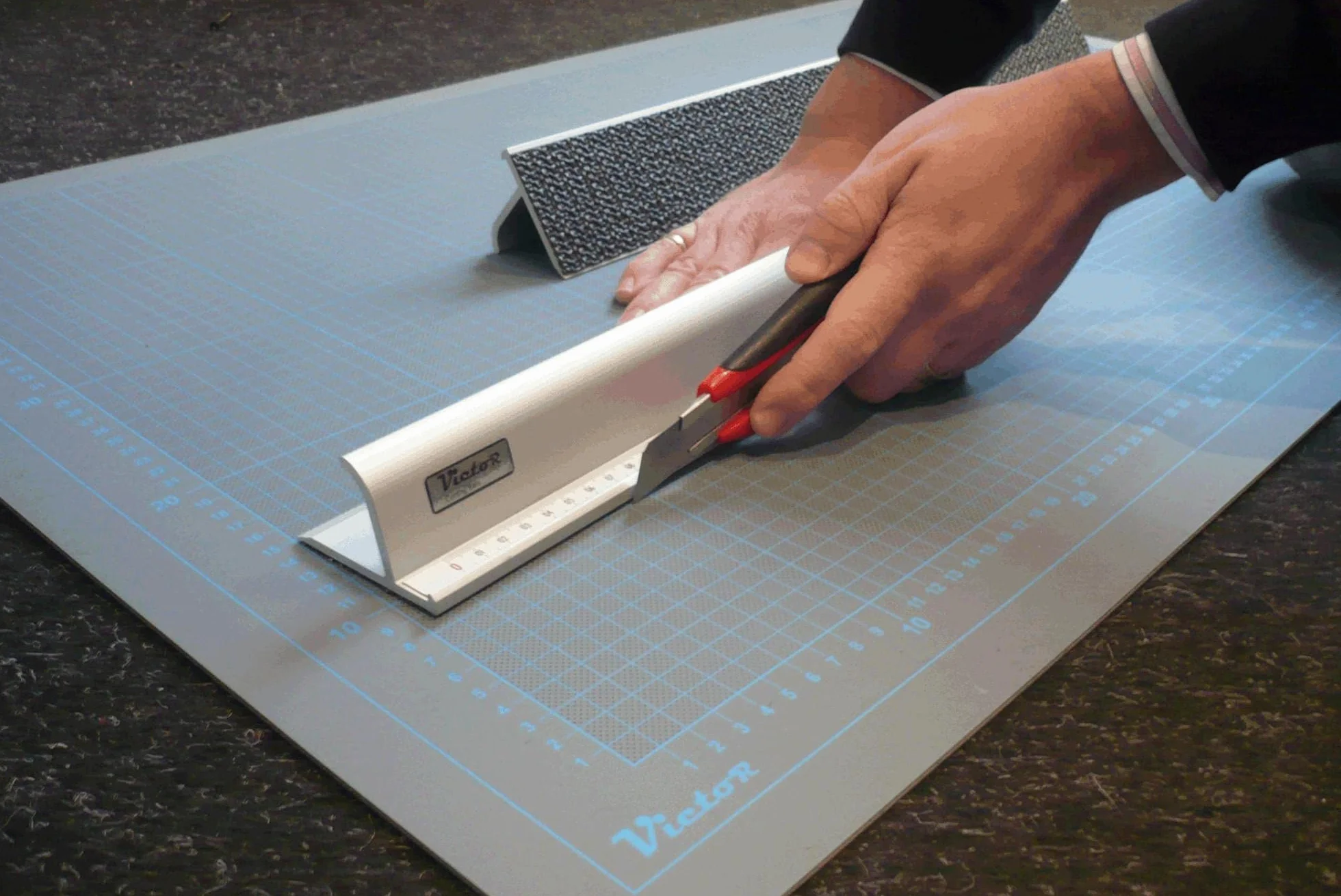 Schneidematte grau 60x90cm 5-lagig Schneidematte A1 selbstheilend - Bastelunterlage - Schneideunterlage - professionelle Schnittmatte - Schreibtischunterlage - Unterlage Schreibtisch Nähen