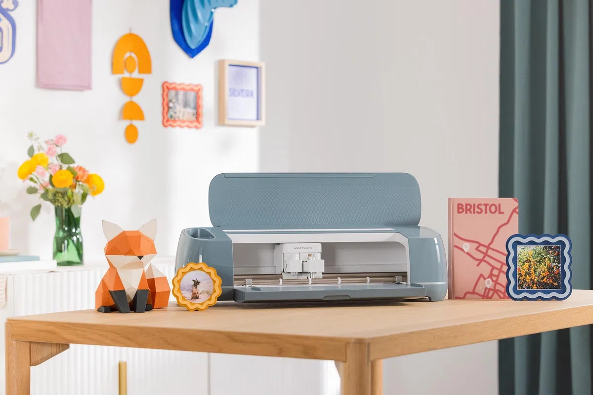 Cricut Maker 4 Essentials-Paket