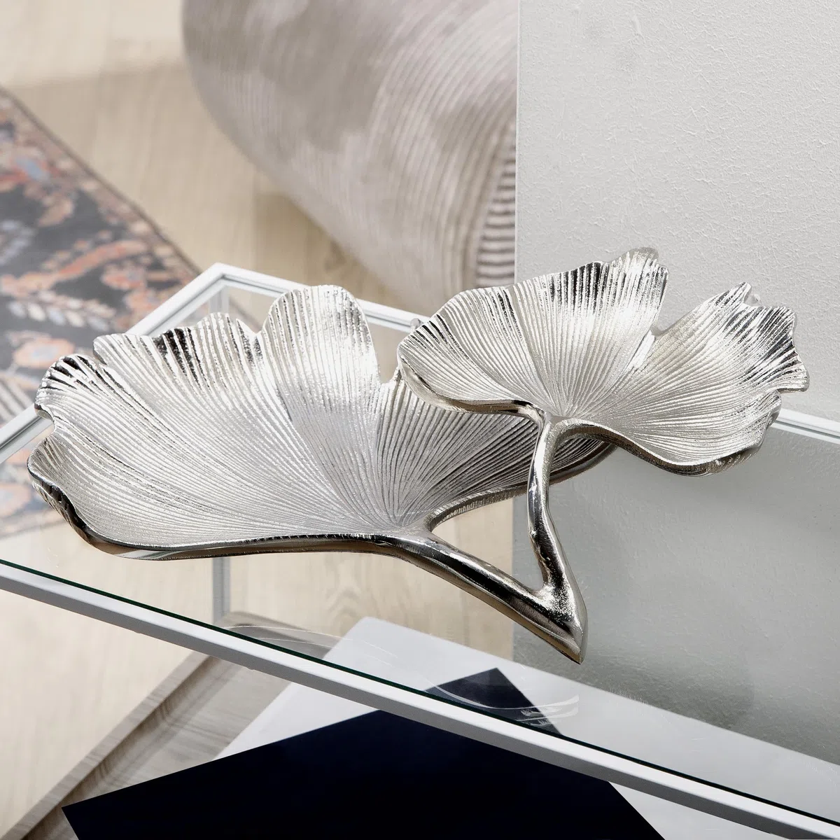 GILDE Deko Schale Wohnzimmer Tisch - Deko Silber Wohnzimmer - Schlüsselablage Schale Gingko - aus Aluminium Breite 34 cm Farbe: Silber