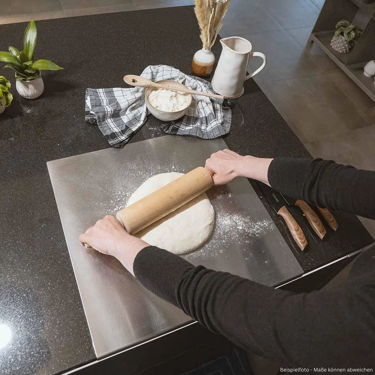 Arbeitsplatte Knetbrett Edelstahl [90x50 cm] - Für Kneten, Schneiden & Backen - Küchenplatte mit Anschlagkante - Auch als Nudelbrett, Backbrett, Teigbrett - Schneidebrett Platte Küche