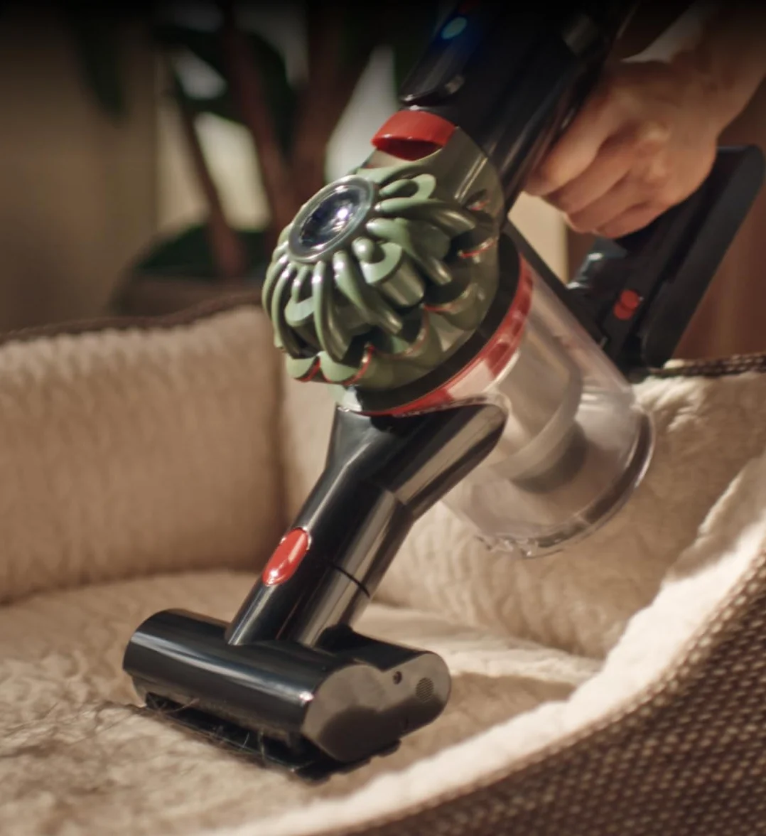 Dyson V8 Cyclone kabelloser Staubsauger, 150 AW, 60 Minuten Laufzeit, Motorbar-Bürste mit Anti-Verhedderungs-Technologie, Kombi-Zubehör 2026