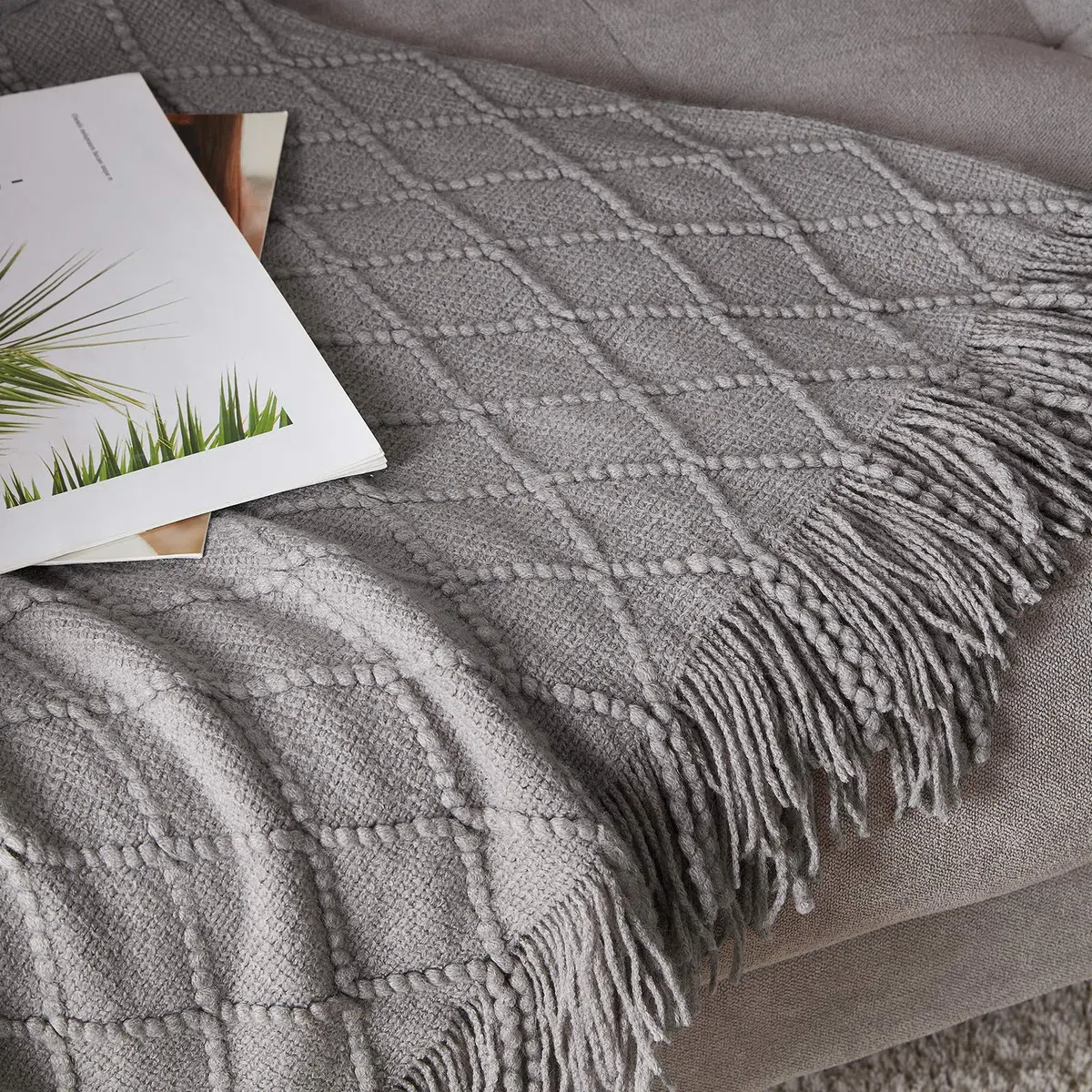 BOURINA Strukturierte, solide, weiche Sofa-Überwurf, Couch-Überwurf, gestrickt, dekorative Decke, Hellgrau, 152 x 203 cm