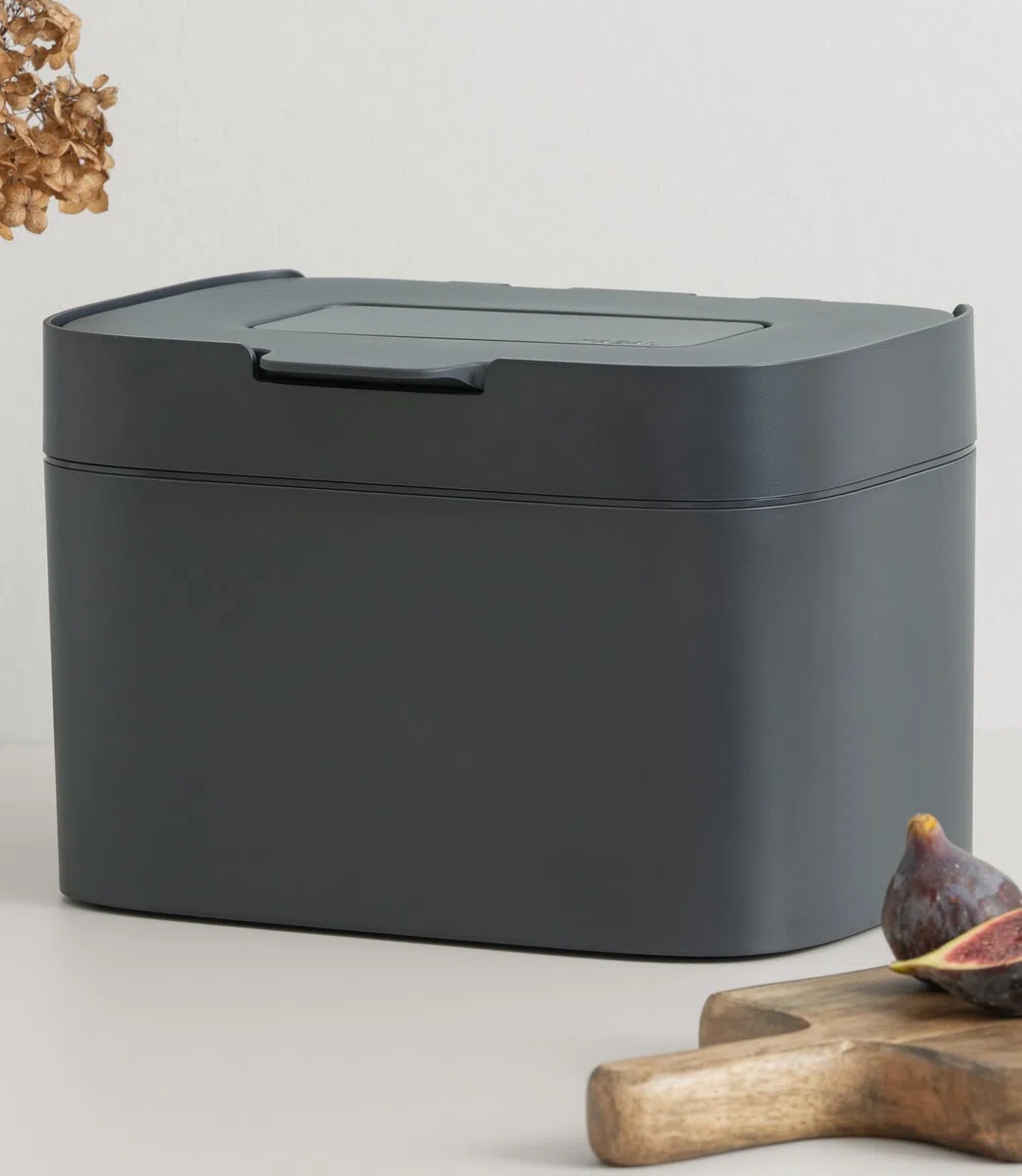 KAZAI. Bio-Mülleimer 'Elin' | 4,5L Kompost-Eimer mit Kohlefilter | Geruchsdicht, Spülmaschinenfest, inkl. Innenbehälter | Biomüll-Behälter für die Küche | Graphite-Schwarz