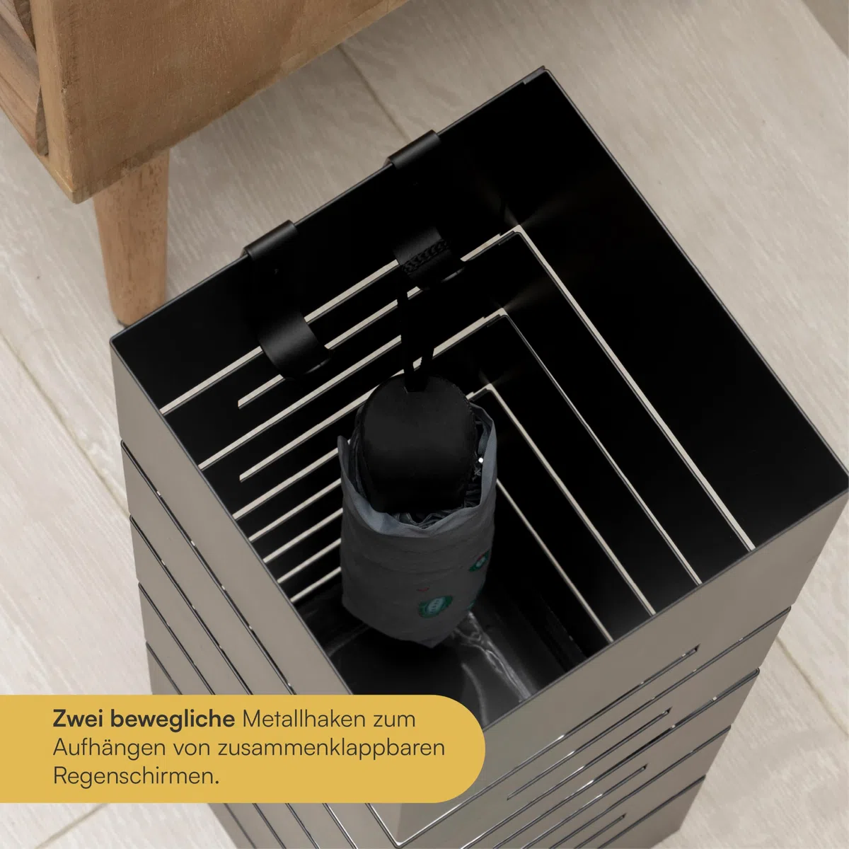 Baroni Home Schirmständer mit modernem Design aus Metall mit geometrischer Schnitzerei - Schirmständer mit Haken und abnehmbarem Auffangfach für Heim- und Bürodekoration, Taupe, 15,5x15,5x49 cm