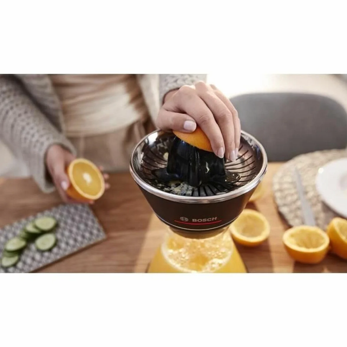 Bosch Zitruspresse VitaStyle Citro MCP72GPB, Universal-Presskegel für kleine und große Früchte, 2-in-1 Entsafter und Zitruspresse, 1,0l Glas-Karaffe, BPA-frei, spülmaschinengeeignete Teile, 40 W