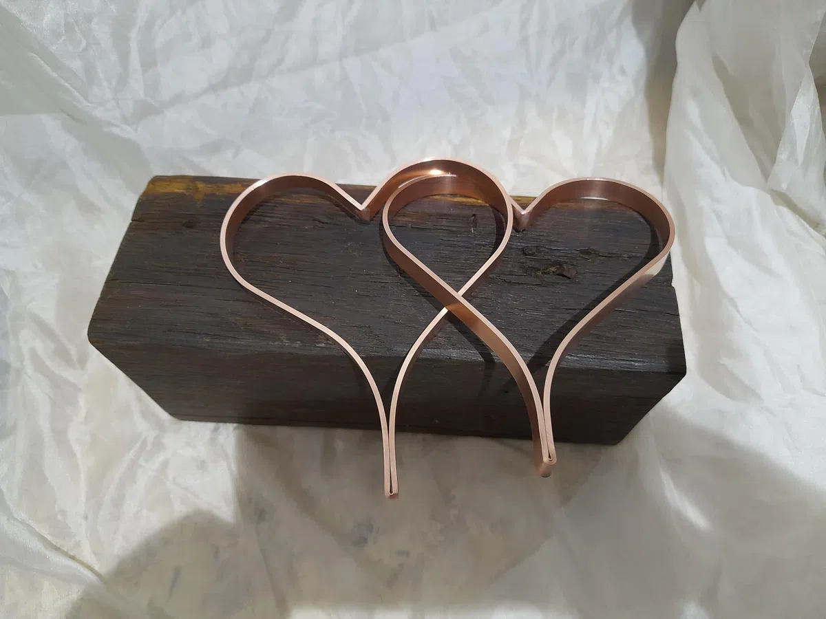 Generisch 2 Herzen aus Kupfer in alle Ewigkeit miteinander verbunden, Kupferherz, Wandkunst, Romantisches Geschenk